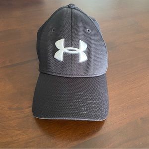 Black M/L Under Armour Hat